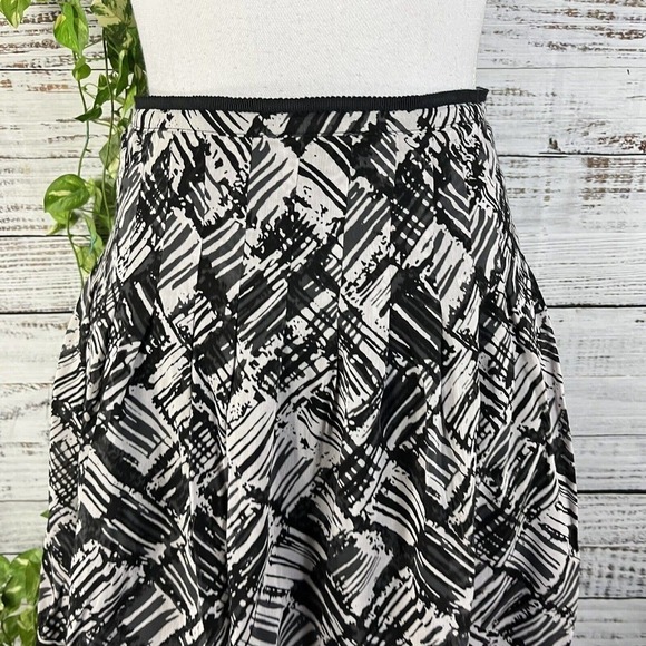 Talbots Skirt 6 Petite Black White Silk Pleated Knee Modest Career Wedding Slim - Picture 3 of 10